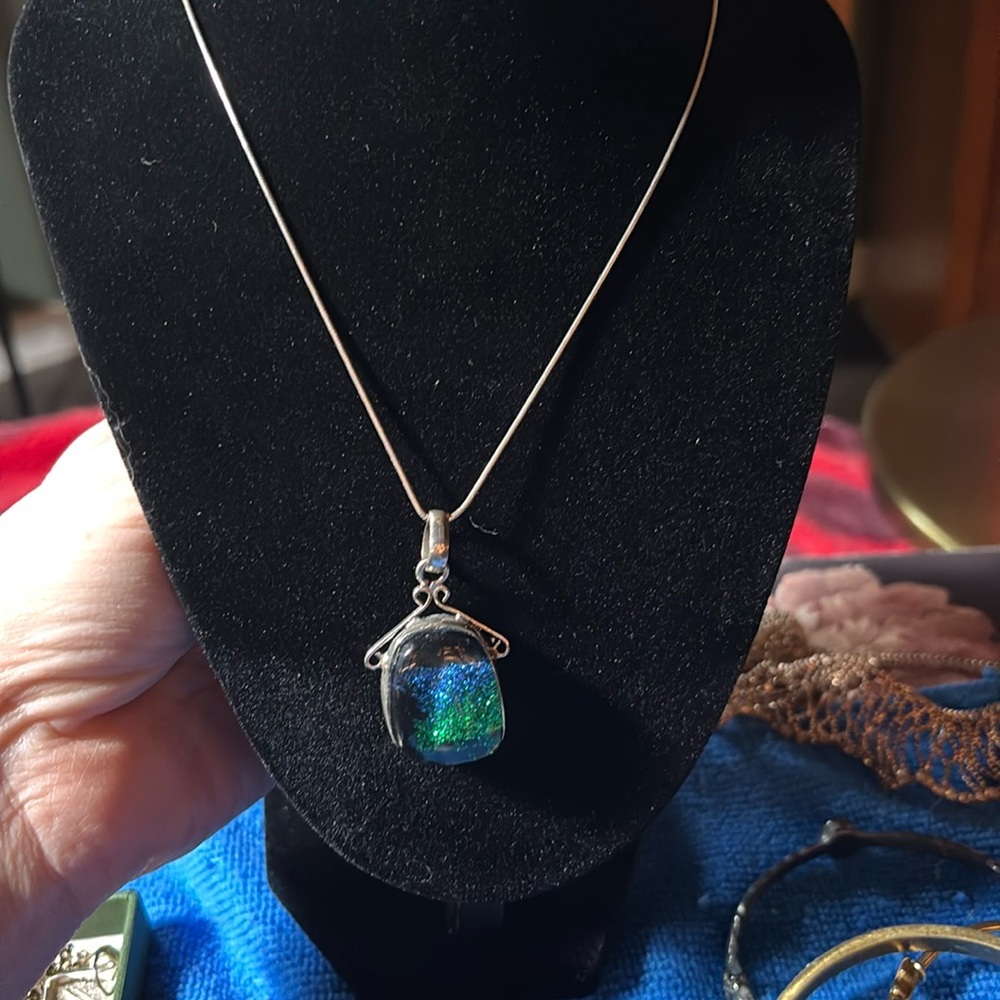 Sparkly silver pendant necklace